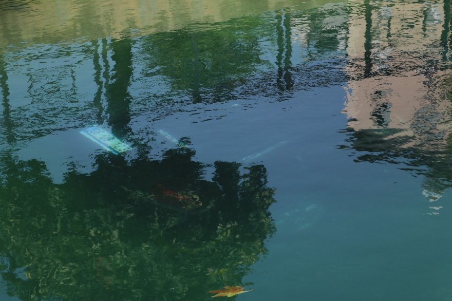 Sulama kanalına düşen otomobildeki 2 kişi yüzerek kurtuldu