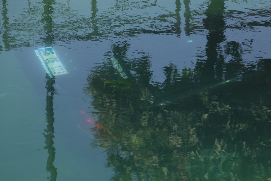 Sulama kanalına düşen otomobildeki 2 kişi yüzerek kurtuldu