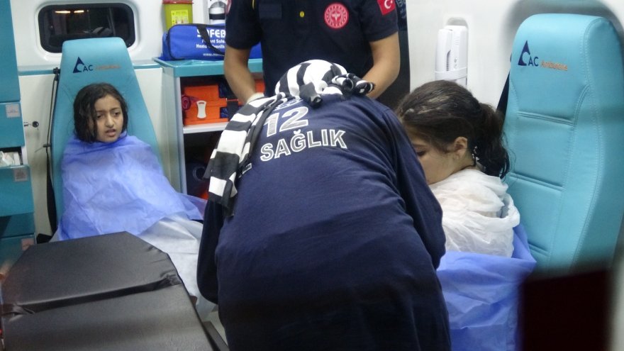 Adana’da otomobil drenaj kanalına düştü: Anne ve 4 çocuğu yaralandı