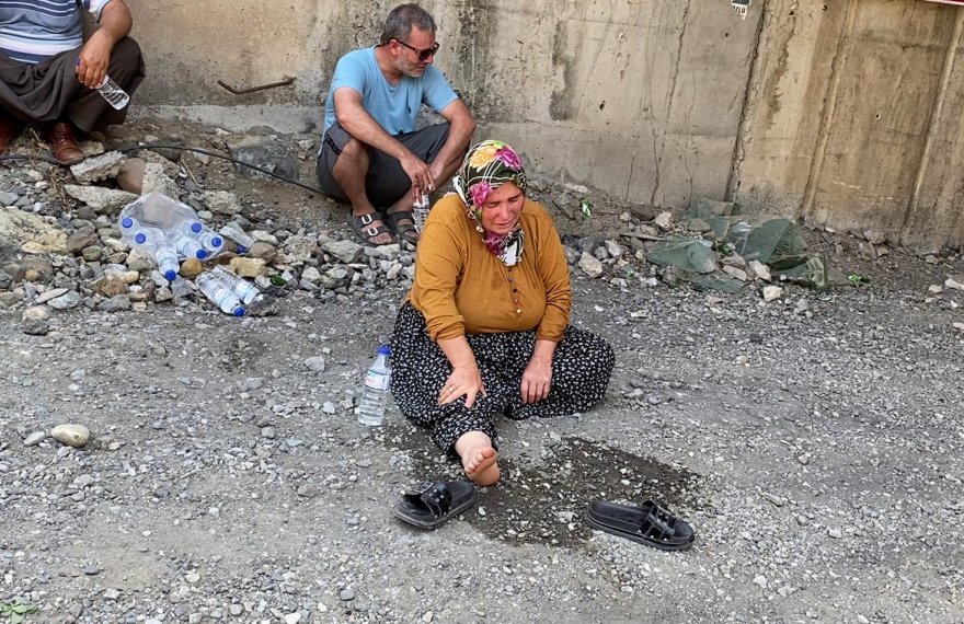 Kamyon otomobile çarptı: 1 ölü, 6 yaralı