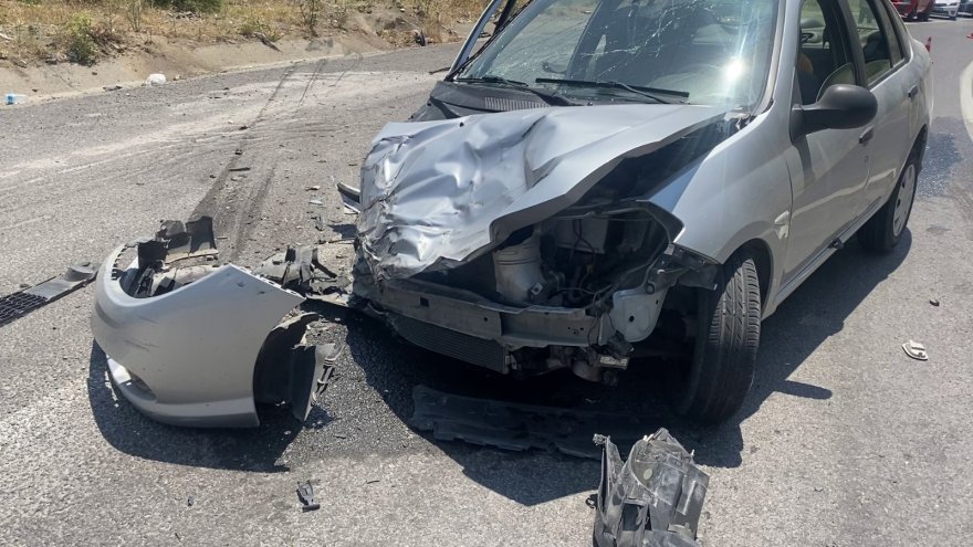 Kamyon otomobile çarptı: 1 ölü, 6 yaralı