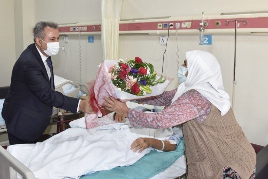 Vali Elban kimsesiz çocukları unutmadı