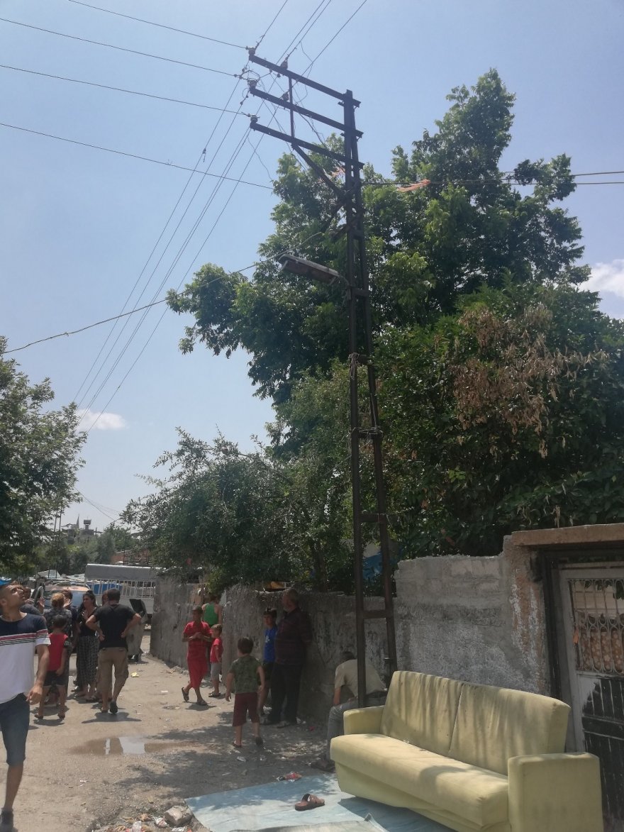 Elektrik direğinde feci ölüm