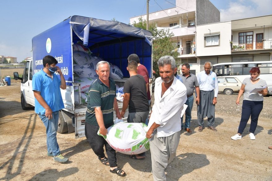 Hibe yemler besiciye dağıtıldı