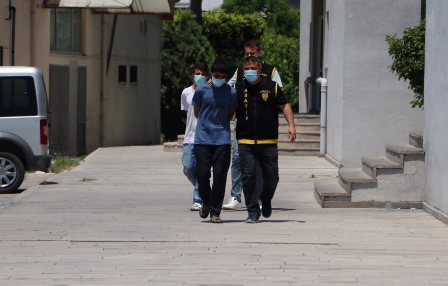 Yaşlı kadının altın kolyesini çalan 3 kardeş tutuklandı