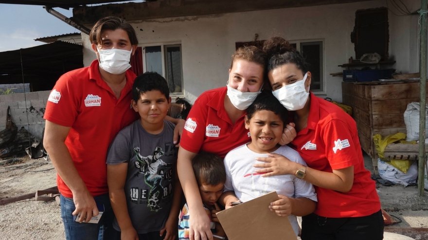 Adana Büyükşehir Belediyesi'nden yangınzedelere yardım