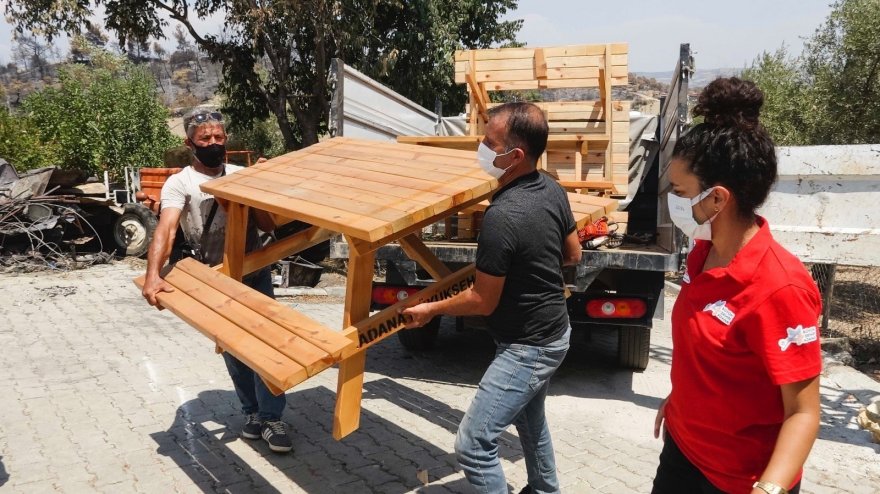 Adana Büyükşehir Belediyesi'nden yangınzedelere yardım