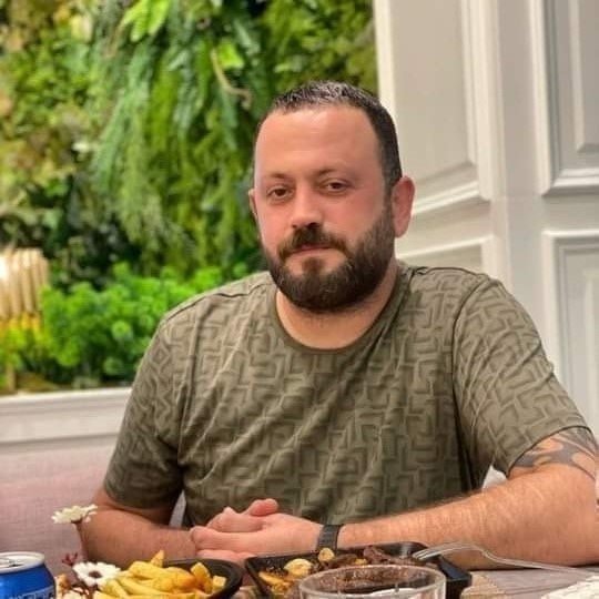 Evinin önünde silahlı saldırıya uğrayan kişi hayatını kaybetti