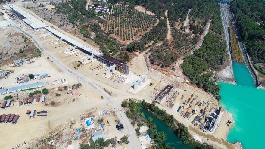 Devlet Bahçeli Köprüsü'nde inşaat sürüyor