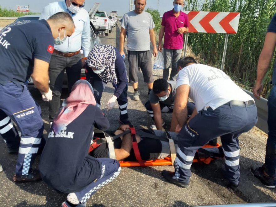 Adana’da iki otomobil çarpıştı: 3 yaralı