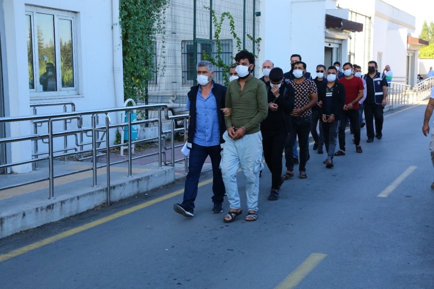 Adana’da 4 göçmen kaçakçısı tutuklandı