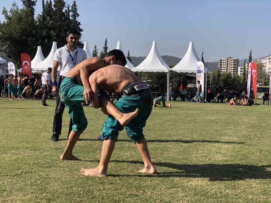 İsmet Atlı Karakucak Güreşleri’nde İbrahim Bölükbaşı başpehlivan oldu