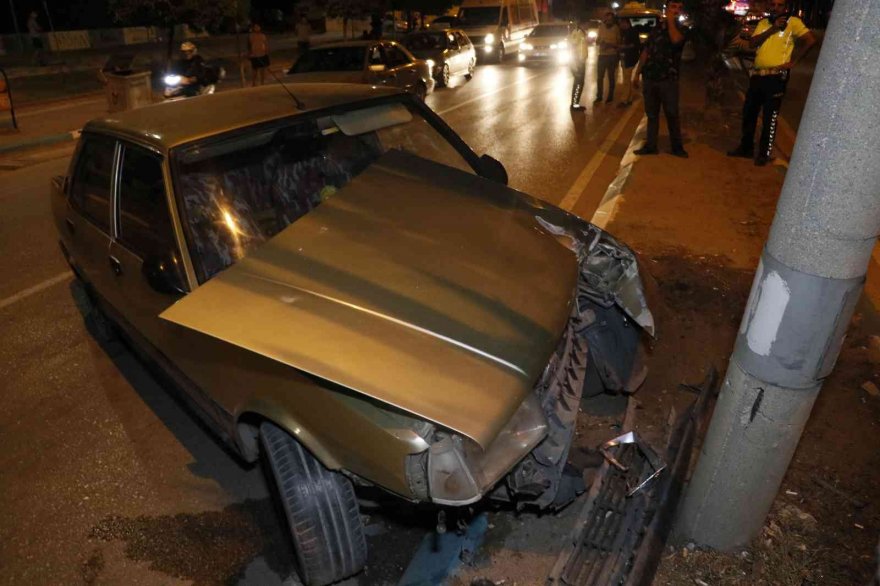 Polisten kaçarken kaza yapıp yakalandı, aracından tabanca ile uyuşturucu madde çıktı