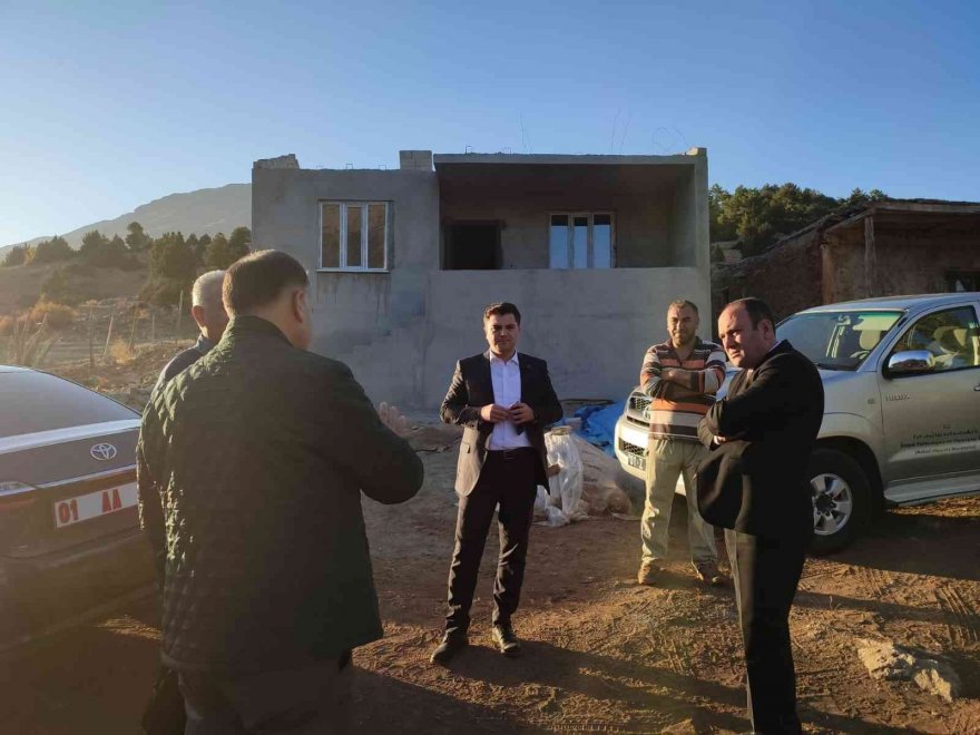 Evi yanan yaşlı kadına kaymakamlık ev yaptırdı