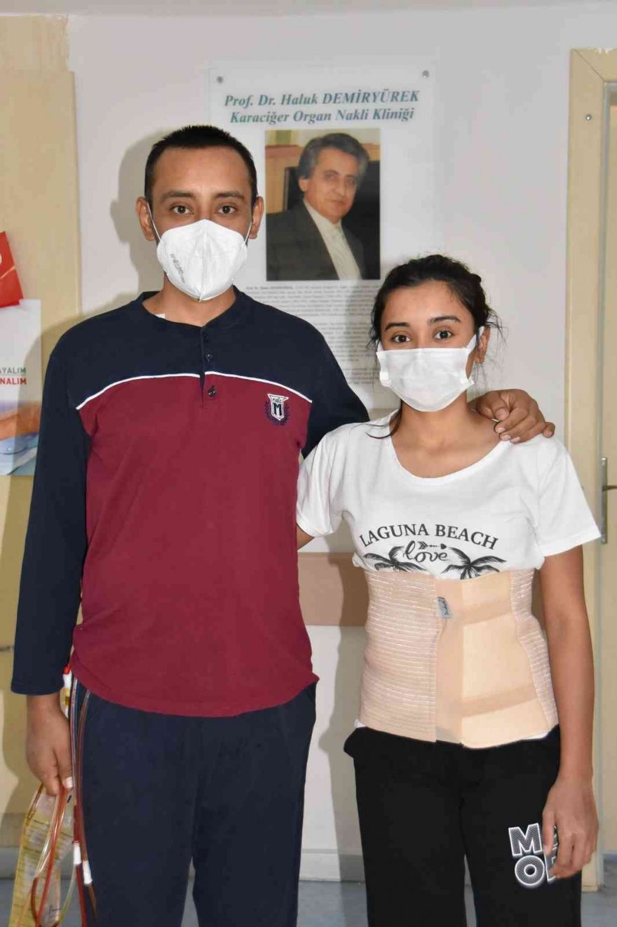 Kız kardeşinin karaciğeriyle hayata tutundu