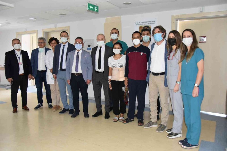 Kız kardeşinin karaciğeriyle hayata tutundu