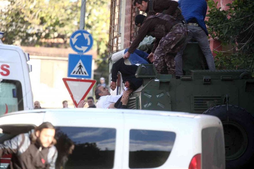 72 yıl hapis cezasıyla aranırken ablasını ve yeğenlerini rehin alan hükümlü ikinci kez yakalandı