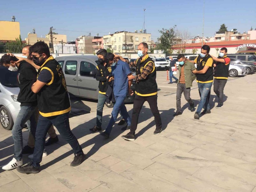 Adana polisi 50 vatandaşın 2 milyonu lirasını kurtardı