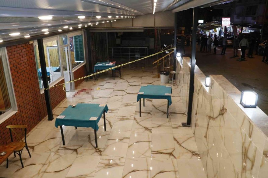 Emekli polis kahvehanede dehşet saçtı: 2 ölü