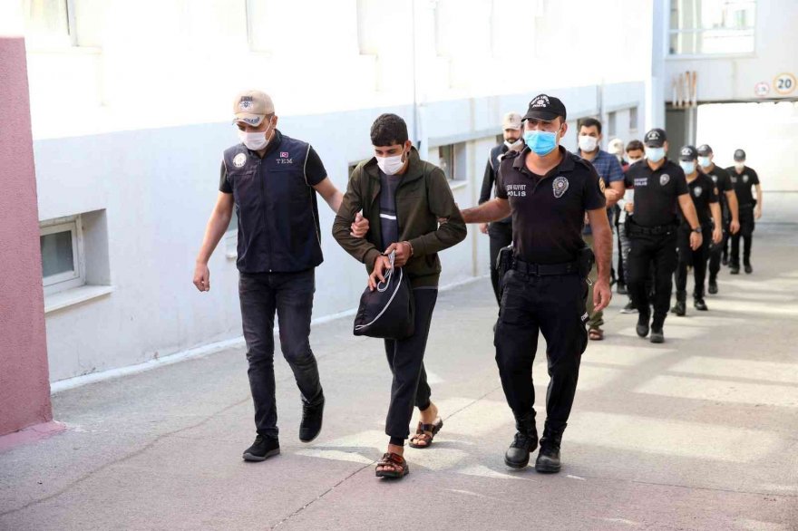 DEAŞ’ın Amerika’yı tehdit ettiği videoda bulunan şüpheli Adana’da yakalandı