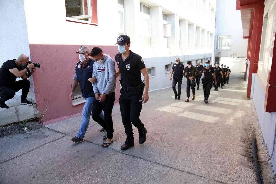 DEAŞ’ın Amerika’yı tehdit ettiği videoda bulunan şüpheli Adana’da yakalandı