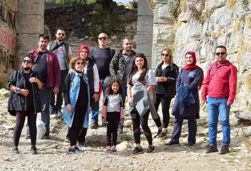 Asırlık ’Varda Köprüsü’ne yoğun ilgi