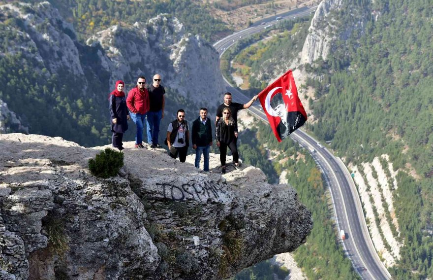Asırlık ’Varda Köprüsü’ne yoğun ilgi