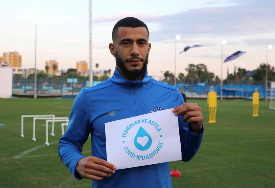 Adana Demirsporlu futbolcular korona virüs aşılamalarına destek verdi