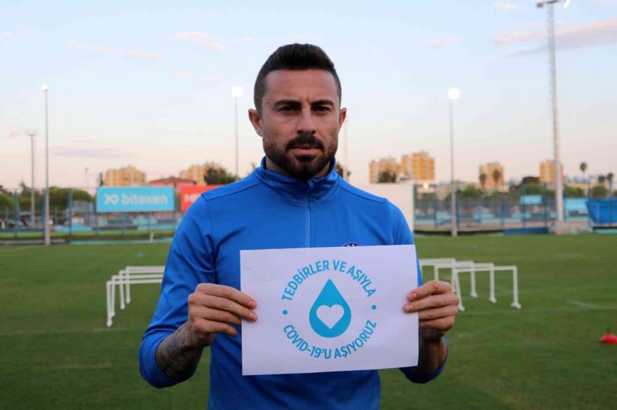 Adana Demirsporlu futbolcular korona virüs aşılamalarına destek verdi