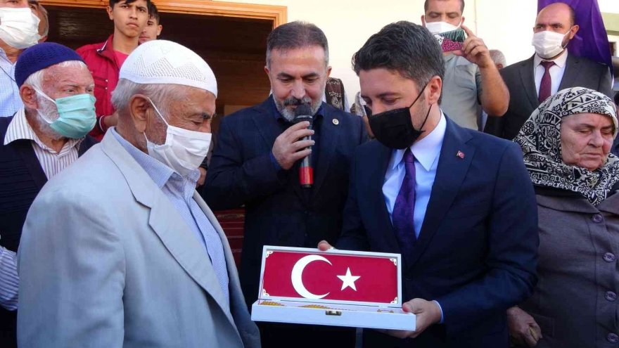 Adana’da orman yangınında yanan cami yeniden ibadete açıldı