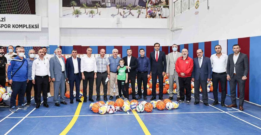 Okullara spor malzemesi desteği