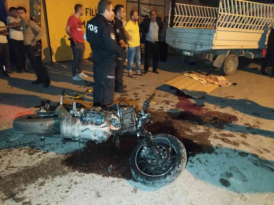 Adana’da motosiklet ile kamyonet çarpıştı: 1 ölü, 1 yaralı