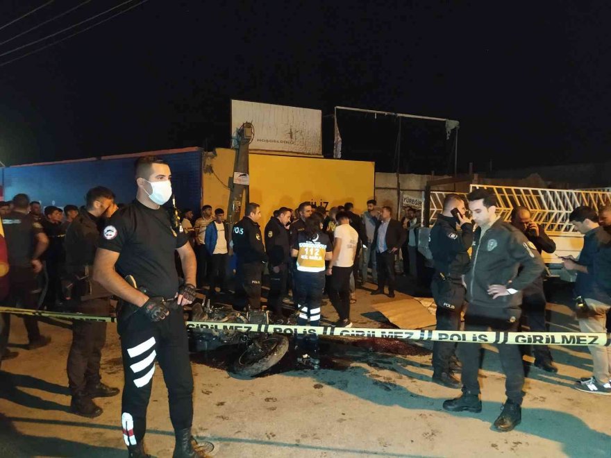 Adana’da motosiklet ile kamyonet çarpıştı: 1 ölü, 1 yaralı