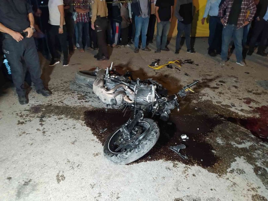 Adana’da motosiklet ile kamyonet çarpıştı: 1 ölü, 1 yaralı