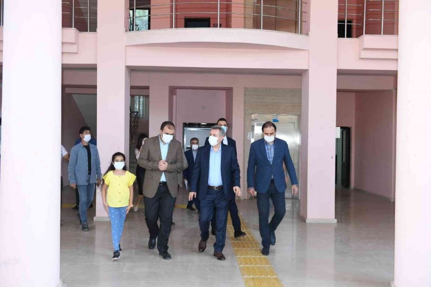 Vali Elban: Üretebilen bir nesil yetiştirmeliyiz