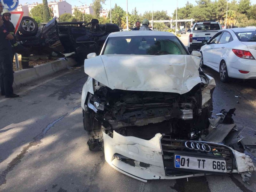 Hurdaya dönen araçtan sağ kurtuldular