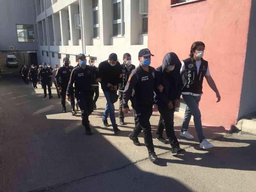 Torbacı kadın “beni güzel çekin” diyerek poz verdi