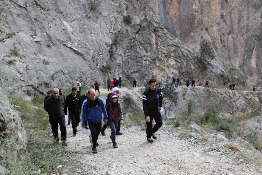 Eğitimcilerin Kapıkaya Kanyonu’nda sağlıklı yaşam yürüyüşü