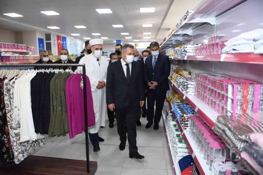 Adana’da "Hayır Çarşısı" açıldı