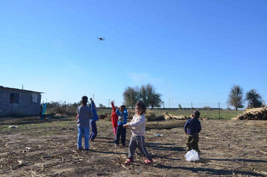 Drone gören çocukların mutluluk görüntüleri