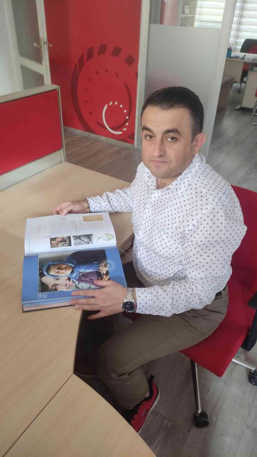 Taner Talaş, Adana'dan Portreler Galerisi kitabını yayınladı