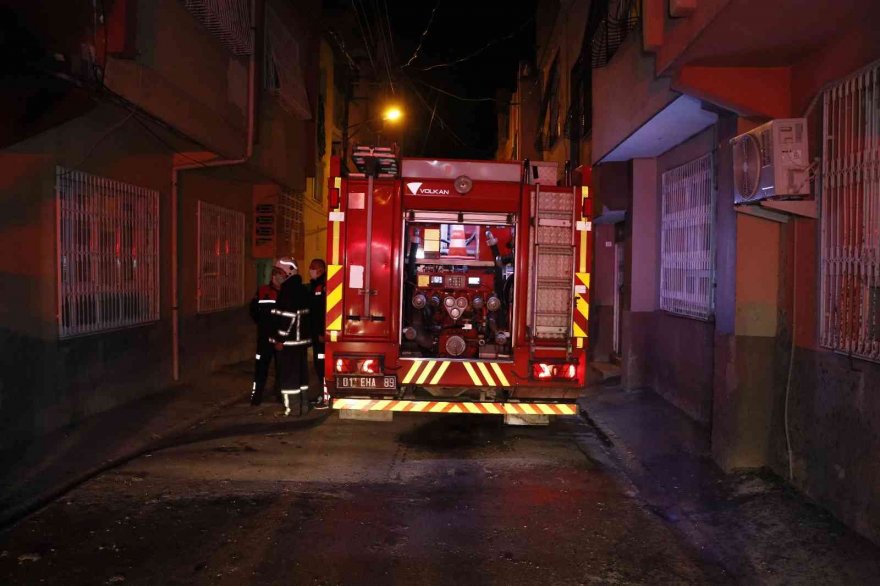 Müstakil evde elektronik eşyalar bomba gibi patladı