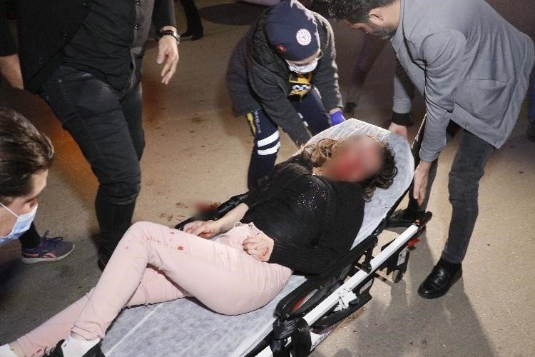 Dini nikahlı karısını otele başkasıyla girdiğini görünce bıçaklayarak ağır yaraladı