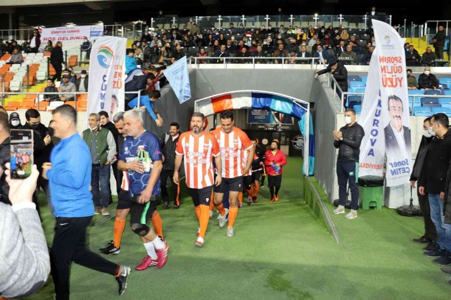 Adanaspor ve Adana Demirspor’un eski futbolcuları ’Şöhretler Karması’ maçında karşılaştı
