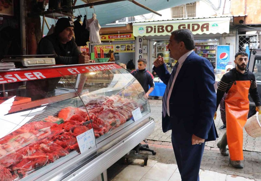 Kasaplarda et fiyatları düştü, zincir marketlerde cep yakıyor