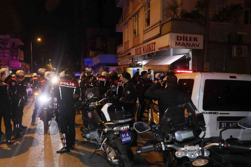 Adana’da kavgaya müdahale eden polis göğsünden bıçaklandı