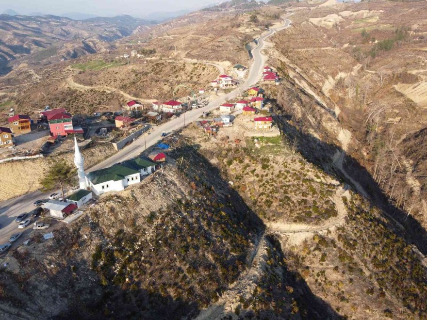 Adana’da yanan 21 ev yeniden inşa ediliyor, ormanlık alan yeşeriyor