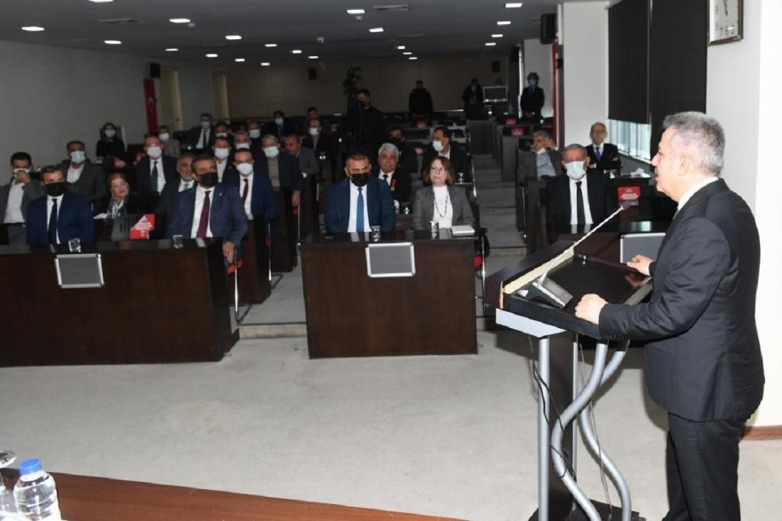 Vali Elban Büyükşehir Belediye Meclisinde