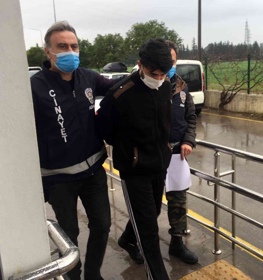 Bıçakla şaka yapan arkadaşını kalbinden bıçakladı