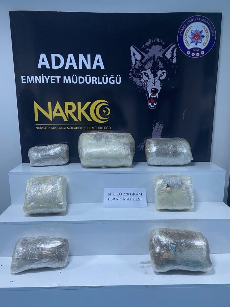 Bavulundan uyuşturucu çıkan kadın tutuklandı